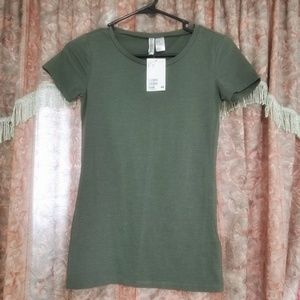 📣DEAL: {H&M} NWT Divided Olive TShirt